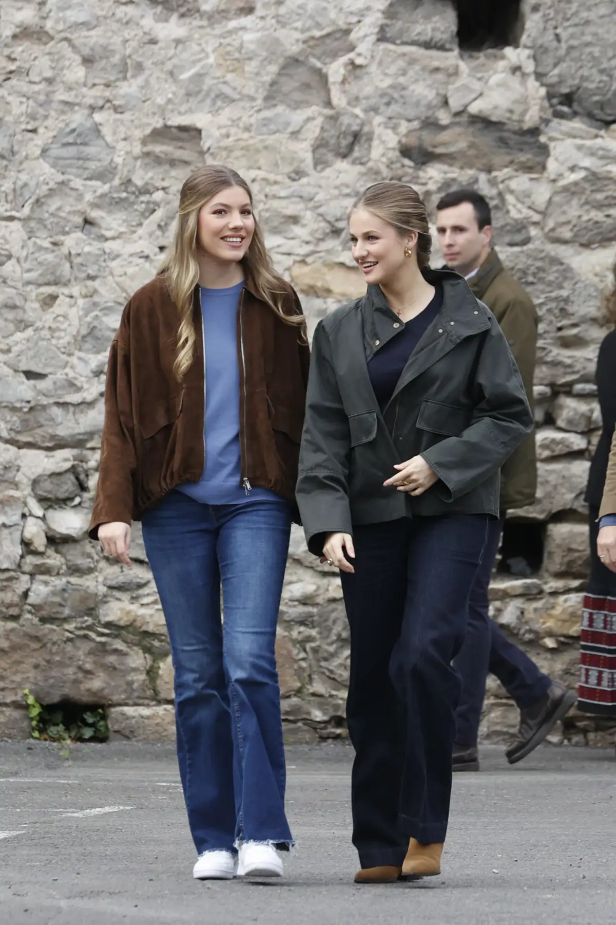 El brillant look de tardor de la infanta Sofía amb una bomber que és de ...